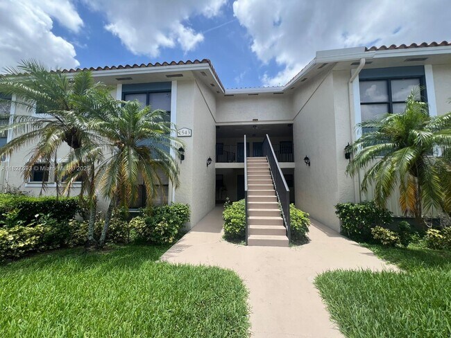 Primary Photo - 1543 Lake Crystal Dr