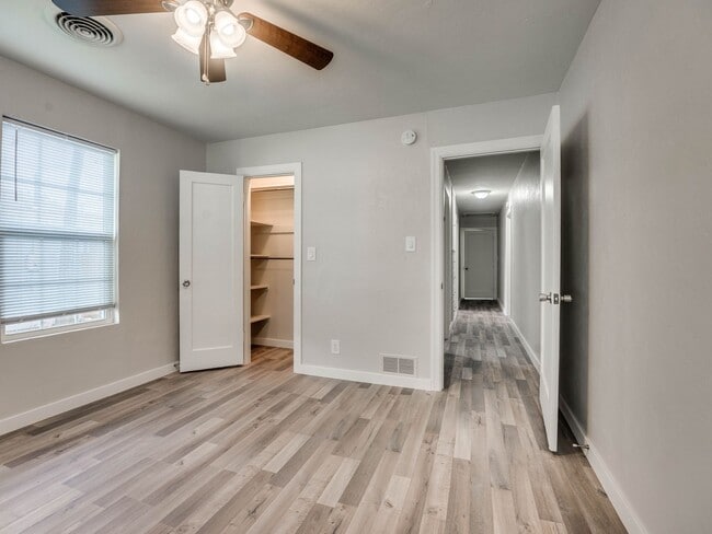 Building Photo - 3 bed, 2 bath home in Shawnee!