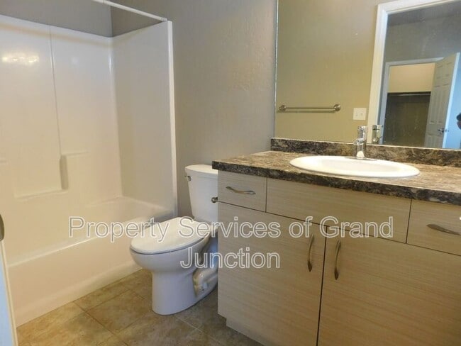 Building Photo - 1546 Poplar Dr