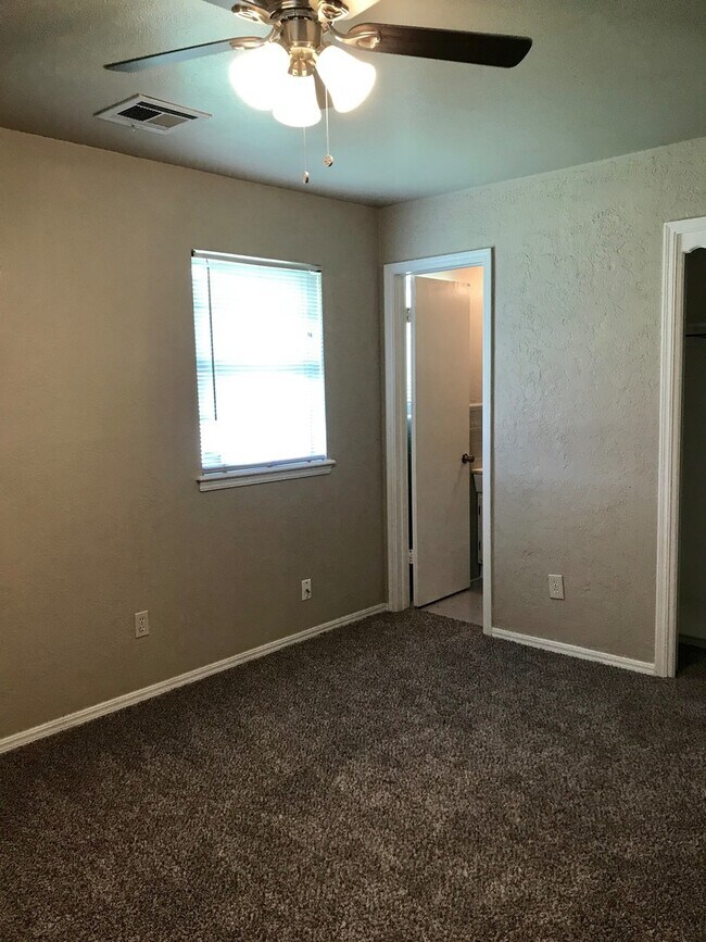 Building Photo - Beautifully Updated Vintage Home!
