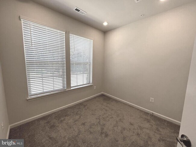 Building Photo - 7801 Rosella Ln