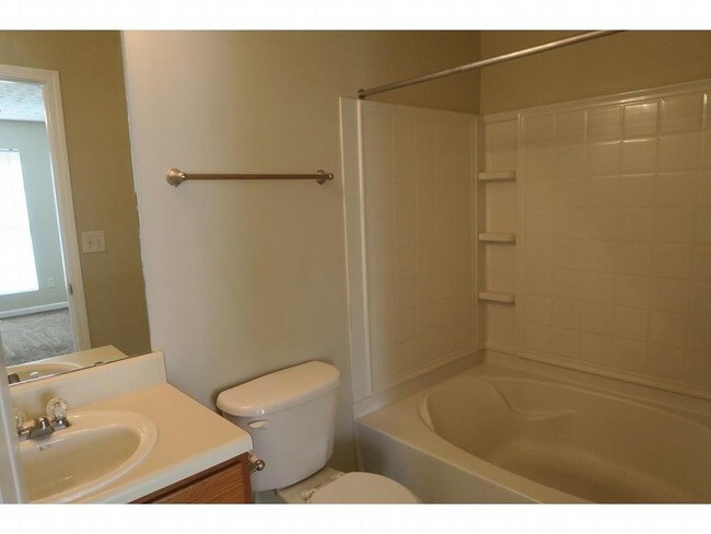 Building Photo - Ready to Move In Townhome in Waldrop Station
