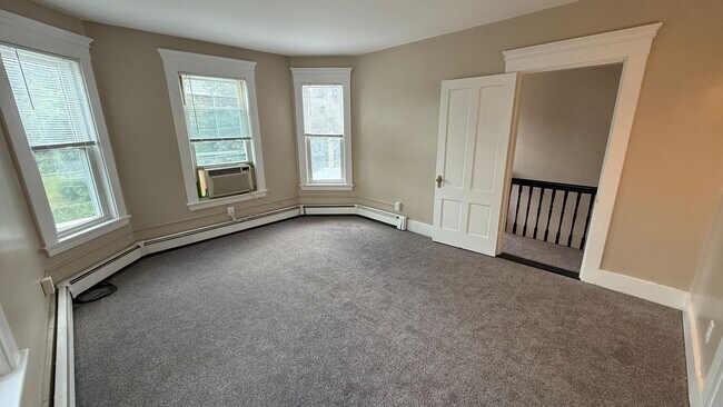 Building Photo - Charming 2-Bedroom w/ Office Apartment in ...