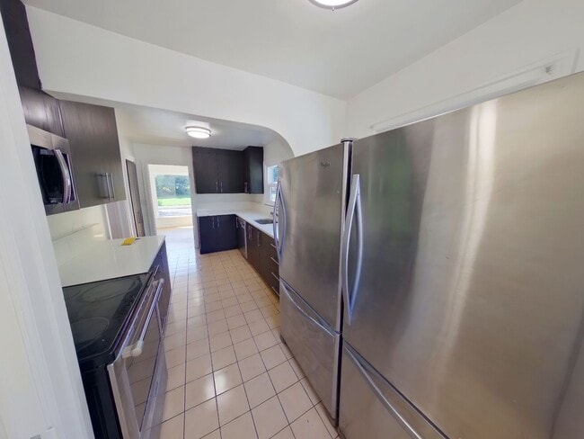 Building Photo - Large 3 Story Remodeled Home