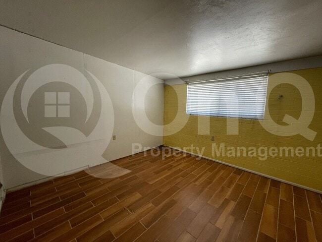 Building Photo - 4963 S Cherry Ave