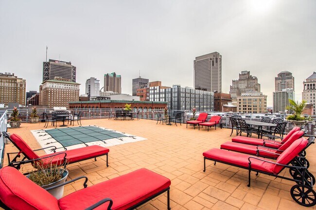Building Photo - Gorgeous Loft-Ask About our Move in Specia...