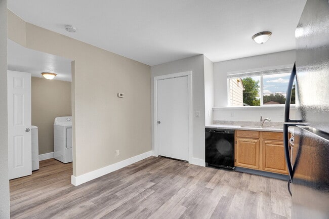 Building Photo - $2,465.00, 2 bed, 1.5 bath, located in Denver