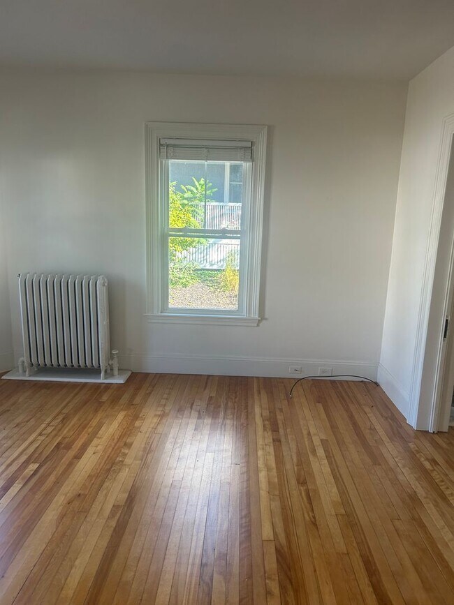 Building Photo - 41 Beacon St