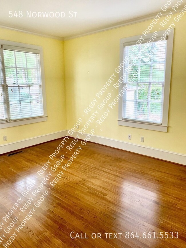 Building Photo - CONVERSE HEIGHTS! Premium location for thi...
