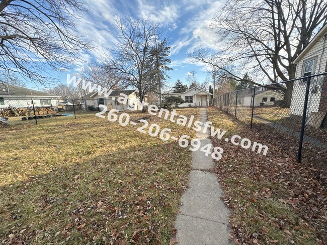 Building Photo - 1 Bedroom House