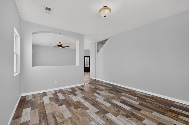 Building Photo - 624 Torretta Dr SW