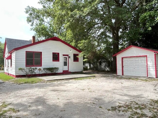 Building Photo - 411 E Charlotte Ave