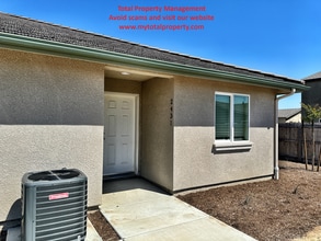 Building Photo - 2431 Oakmont Cir
