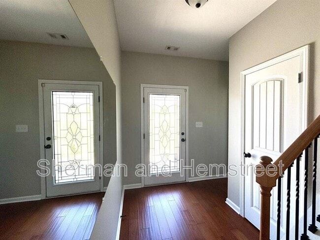 Building Photo - 1426 Collins Dr