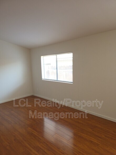 Building Photo - 28235 Encino Dr