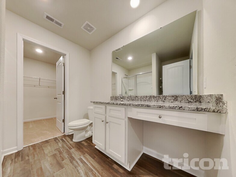 Building Photo - 2136 Southlea Dr