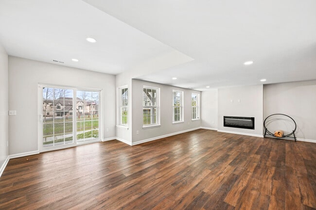 Building Photo - 1868 Forest View Ct