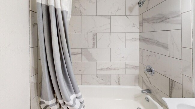 Building Photo - 517 E Division St