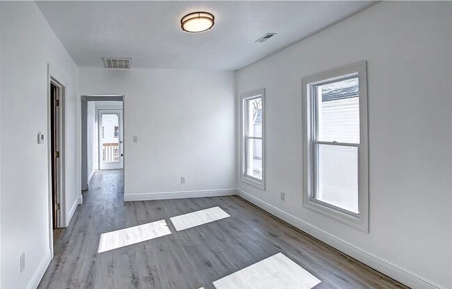 Building Photo - 1308 W 87th St