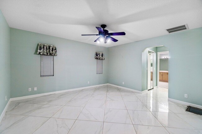 Building Photo - 61 W Rubber Tree Dr