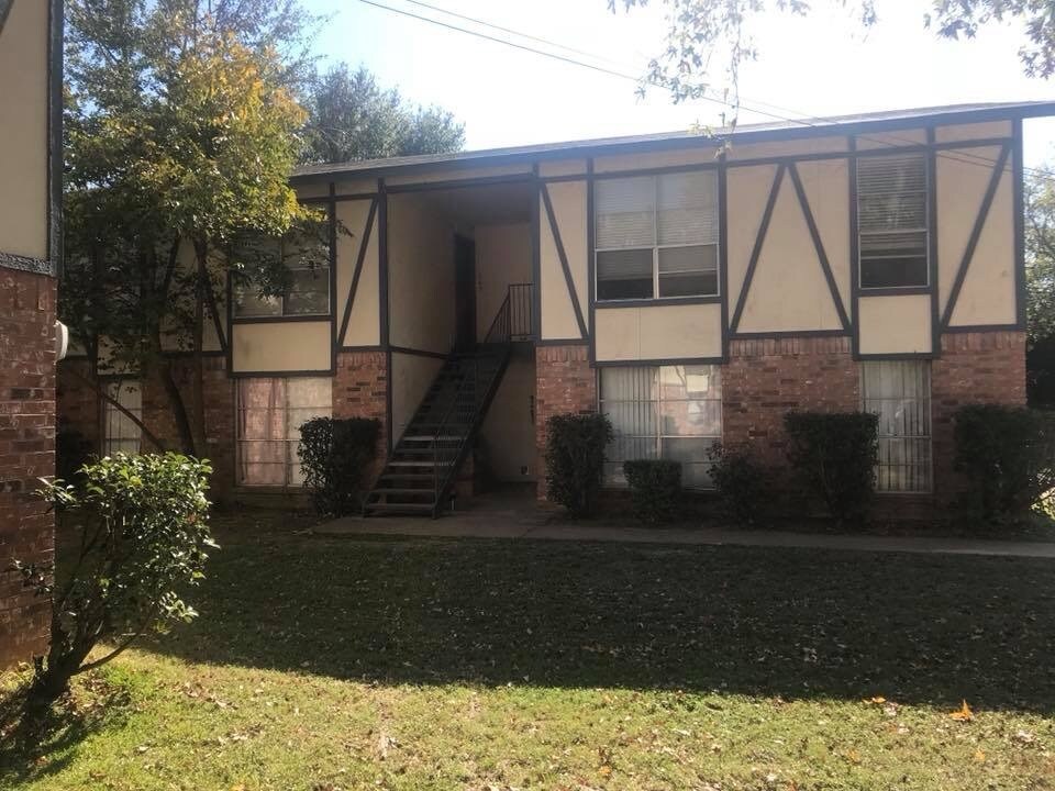 Building Photo - 1104 NE 9th St