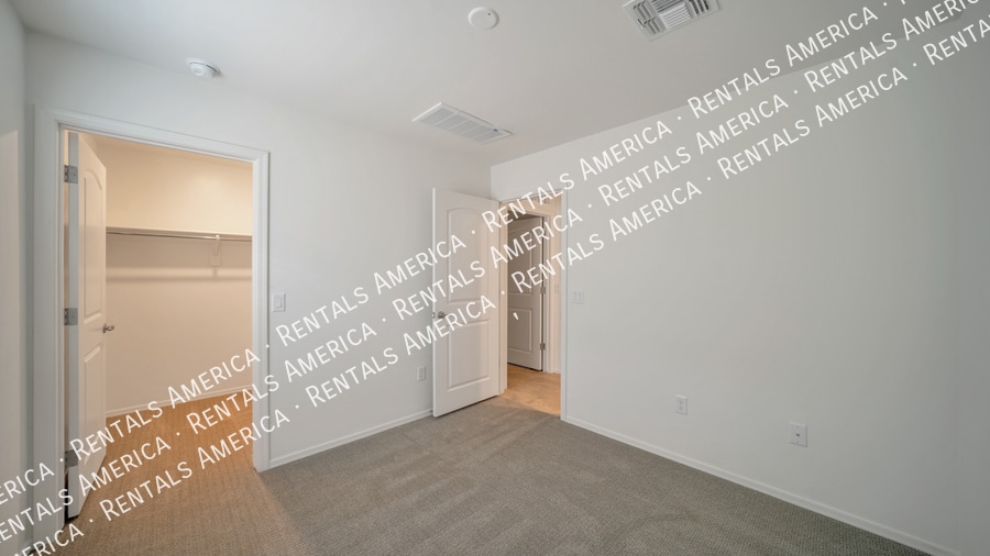 Building Photo - 7936 S Golden Bell Dr