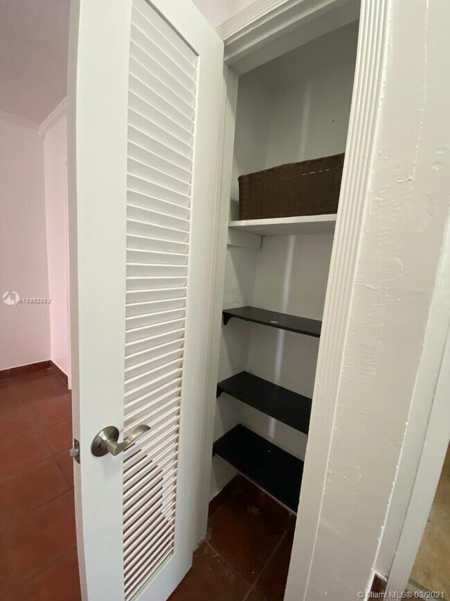 Building Photo - 7921 East Dr