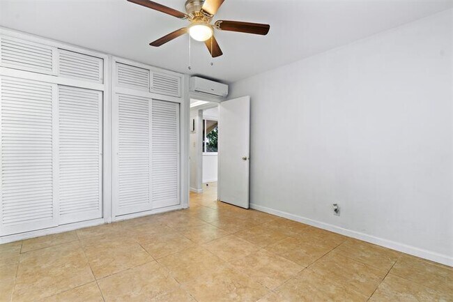 Building Photo - 2150 NE 42nd Ct