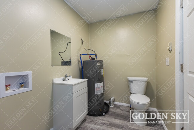 Building Photo - 2125 E Harvard Ave