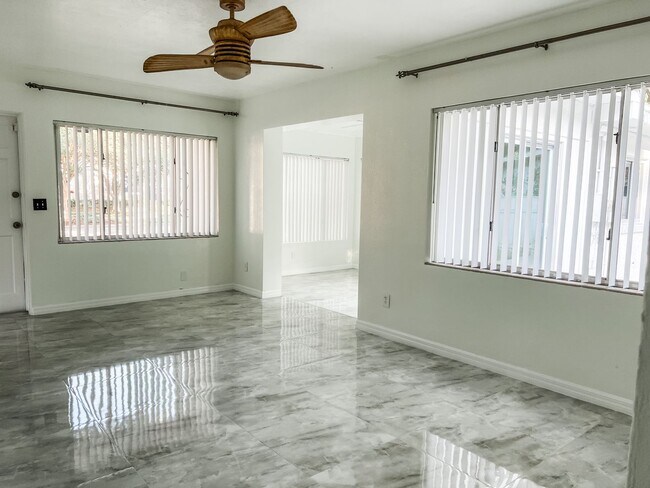 Building Photo - Wonderful 3/1 Home In Audubon Park! Must See!