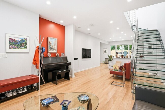 Building Photo - Stunning 3-Bedroom Home in a Prime Mountain View Location with Top-Rated Los Altos Schools!