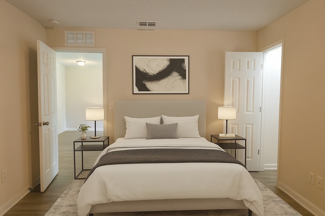 Building Photo - 11138 Pine St