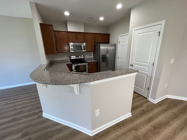 Building Photo - Corner Unit 3BD, 2.5BA Townhouse in North ...