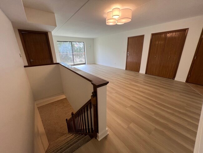 Building Photo - 2416 W Foster Ave
