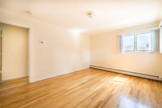 Building Photo - 11 7th St