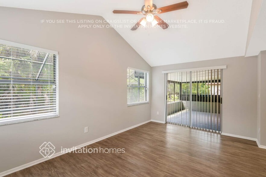 Building Photo - 16033 Villa Dr