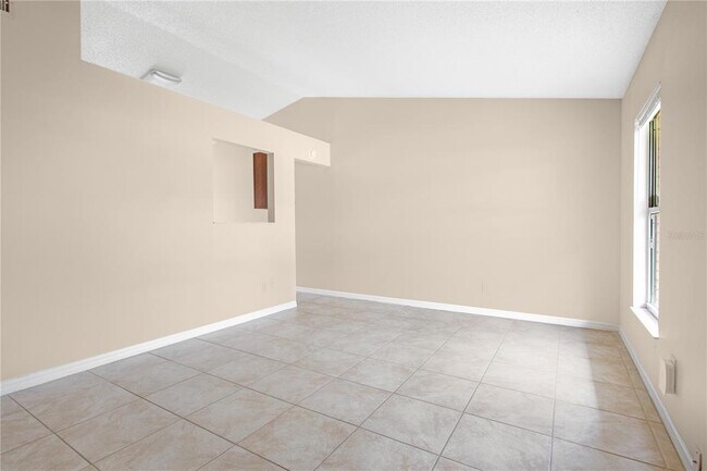 Building Photo - 2610 Adela Ave