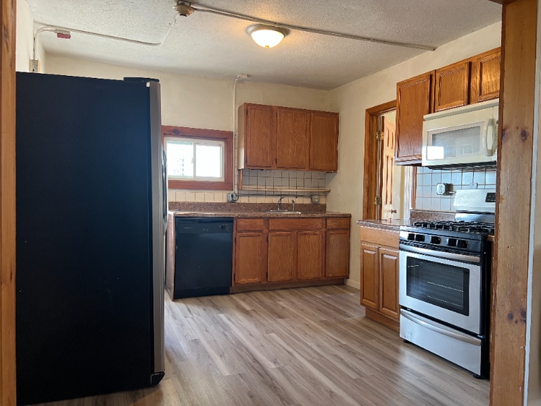 Building Photo - 60 Rathbun St