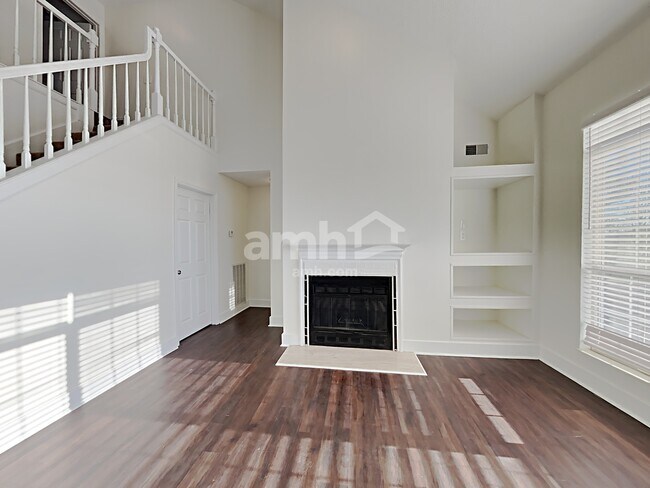 Building Photo - 3112 Creekview Ln