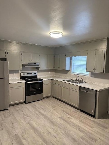 Building Photo - 4100 N Ocoee St