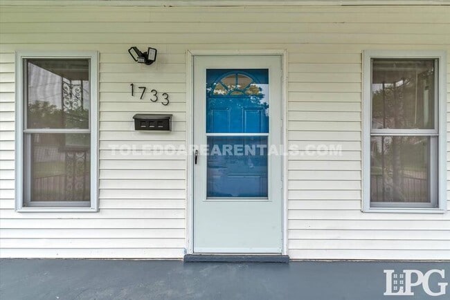 Building Photo - 1733 Stahlwood Ave