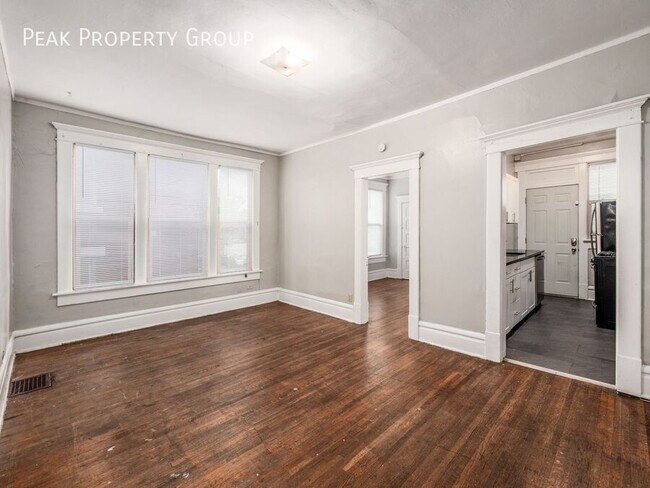 Building Photo - 133 E 12th Ave