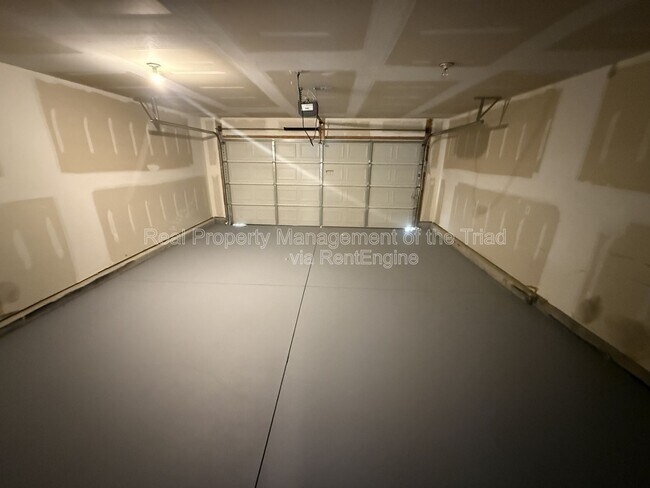 Building Photo - 2003 Chapel Park Ln