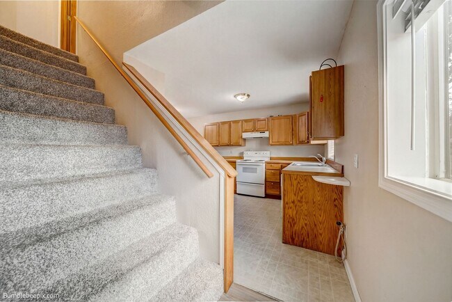 Building Photo - 104 N Colville Rd