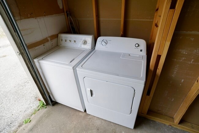 Building Photo - 3309 Lawrence St