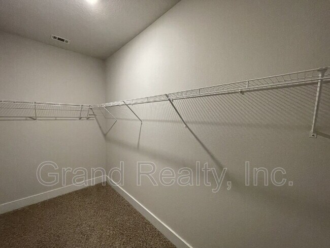 Building Photo - 1367 Sea Grv Ct