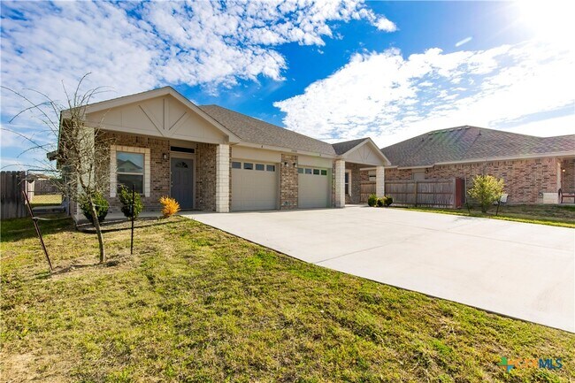 Building Photo - 3509 Abraham Dr