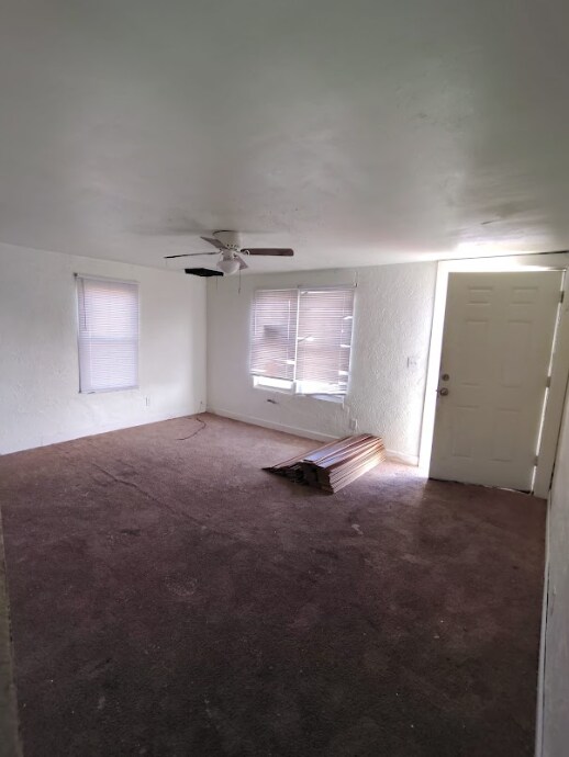 Building Photo - 208 Elm St