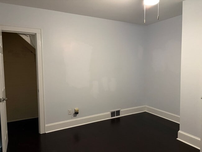 Building Photo - 4 Bedroom, 1 Bathroom House in Walkertown!