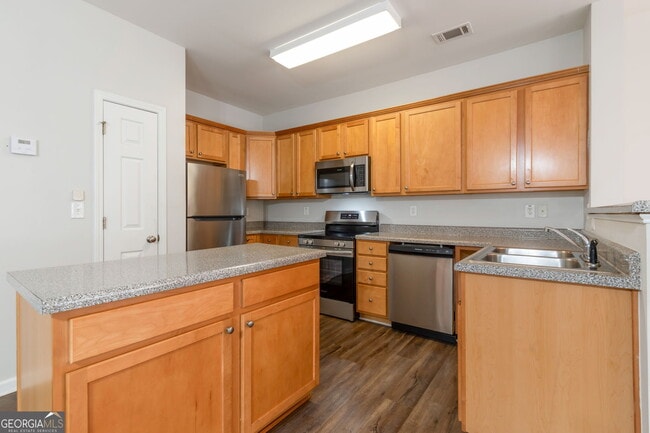 Building Photo - 1000 Pierce Brennen Dr NE